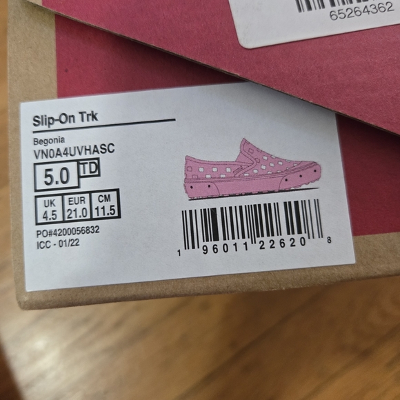 🆕️💦Vans Slip-on Shoes - Picture 7 of 7